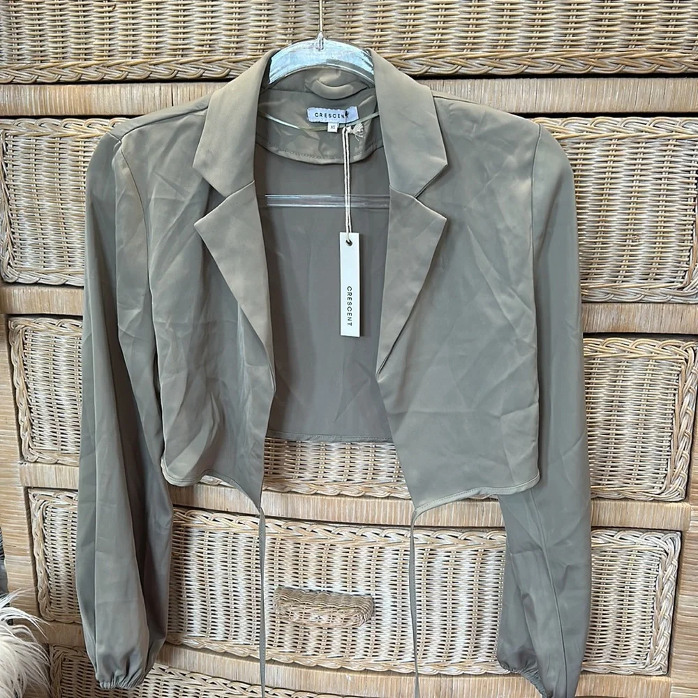 Crescent Sage Cropped Blazer - Picture 11 of 11